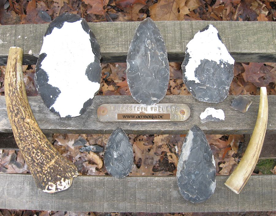 Amboria Feuerstein Flint Blattspitze aus dem Mousterien, Neandertaler Flintknapping (2e)