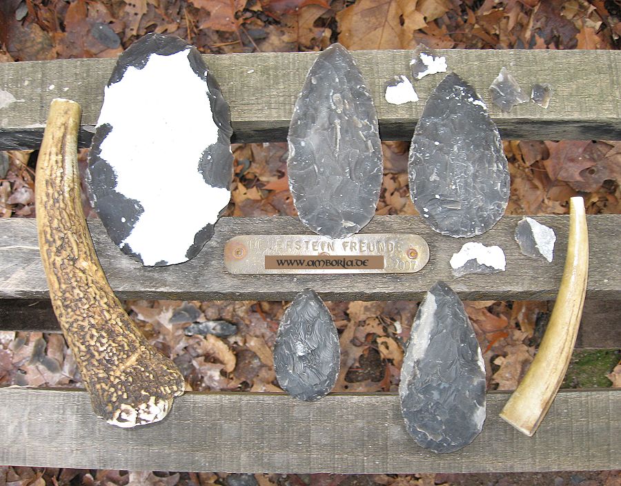 Amboria Feuerstein Flint Blattspitze aus dem Mousterien, Neandertaler Flintknapping (2f)