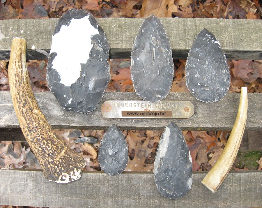 Amboria Feuerstein Flint Blattspitze aus dem Mousterien, Neandertaler Flintknapping (2g)