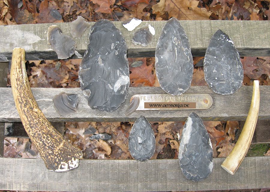 Amboria Feuerstein Flint Blattspitze aus dem Mousterien, Neandertaler Flintknapping (2i)