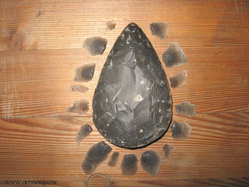 Amboria Feuerstein Flint Blattspitze aus dem Mousterien, Neandertaler Flintknapping (3g)