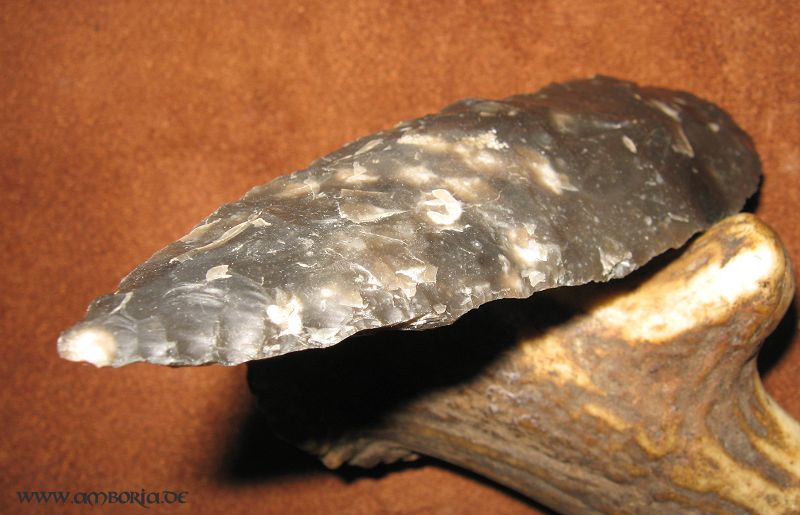 Amboria Feuerstein Flint Blattspitze aus dem Mousterien, Neandertaler Selfknapping (4e)